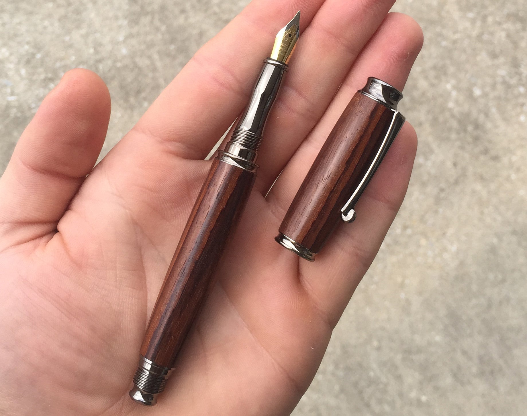 Large 7 Pens Walnut Upright Pen Stand - Lanierpens